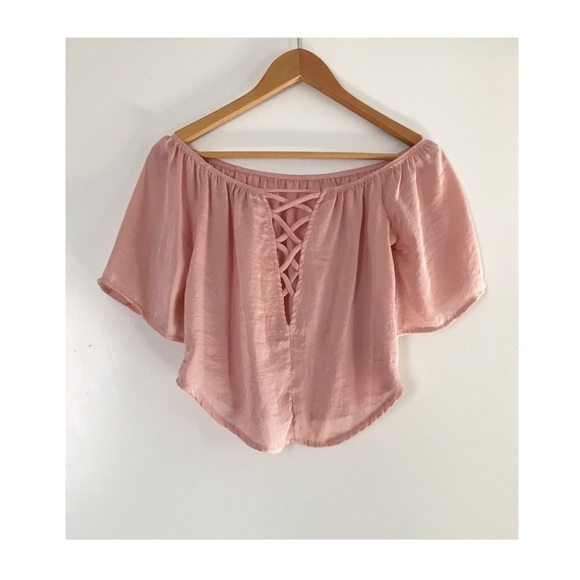 🌸Beautiful Satin off the Shoulder Top💕 - Picture 3 of 4